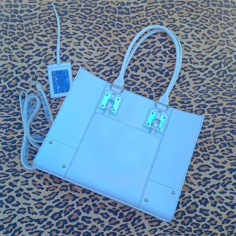 White Wilson Leather Large Purse 👛 😍